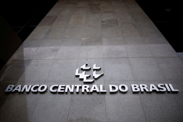 Projeções econômicas trazem novas estimativas para 2025