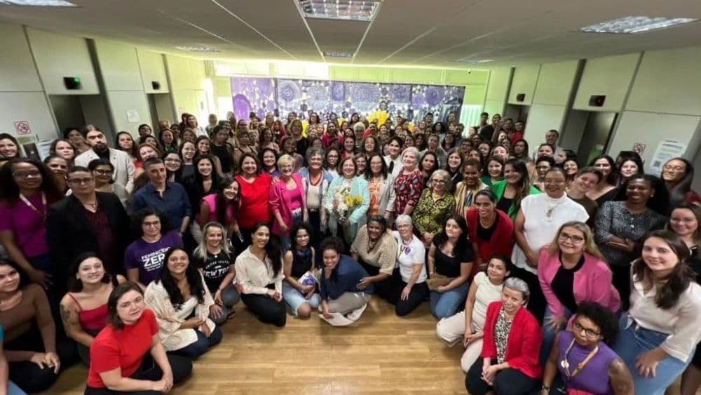 Ex-ministra agradece a Lula após dois anos e meio de dedicação à pasta. Reprodução: iG