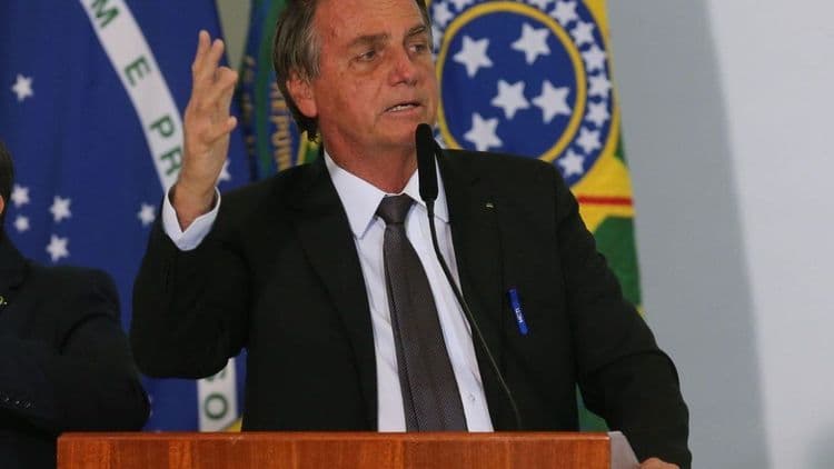 Bolsonaro durante manifestação na Avenida Paulista. Reprodução: iG