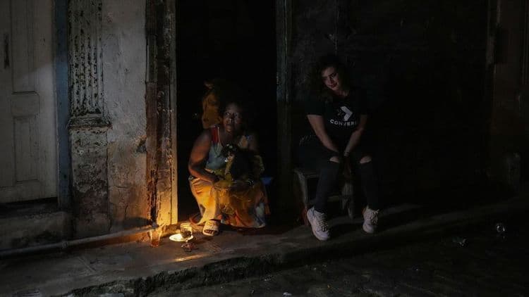 Cuba suspende atividades não essenciais por crise elétrica