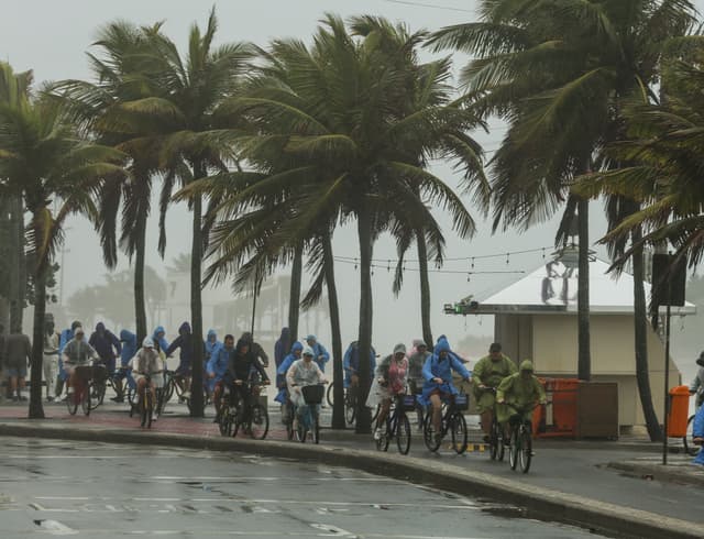 Rio de Janeiro sob chuva e neblina, turismo internacional em alta. Legenda da imagem. Reprodução: Retorno do item 11