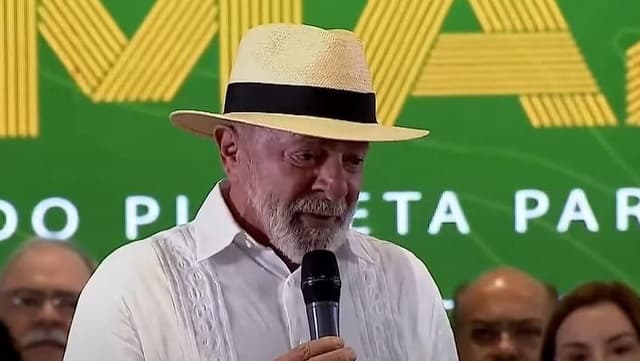 Lula comenta viagem de Janja à Roma com críticas da oposição