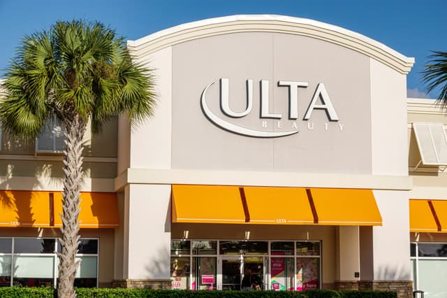 Ulta Beauty registra aumento de 4,5% na receita, impulsionado pela demanda por produtos de beleza. Reprodução: Business Insider