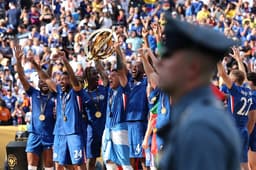 Chelsea inicia reformulação após título do Mundial de Clubes, com onze jogadores na lista de negociáveis. Reprodução: Globo