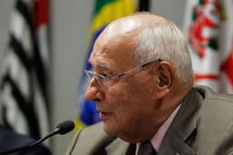 Ives Gandra é internado para tratamento de erisipela