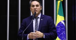 Luciano Zucco critica uso de dinheiro público pelo PT em defesa de influenciadores digitais. Reprodução: Veja