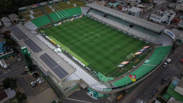 Juventude Enfrenta Vitória: Transmissão e Escalações Overlook