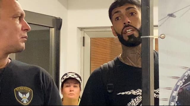 Barboza do Botafogo perde dente após batalha no Maracanã