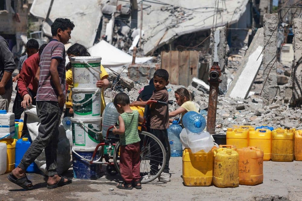 Deslocados palestinos enfrentam colapso humanitário em busca de água em Gaza. Reprodução: Globo