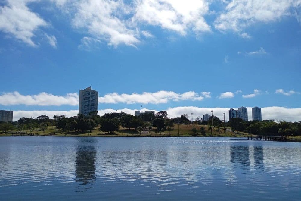O frio persiste nas manhãs do Sul e Sudeste, mas temperaturas devem subir à tarde. Legenda da imagem. Reprodução: Globo