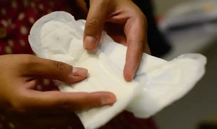 A nova portaria para a saúde menstrual foi assinada, promovendo direitos e acesso a produtos de higiene. Legenda da imagem. Reprodução: CNN Brasil