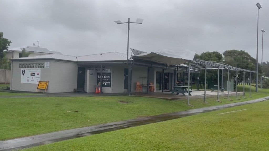 Ciclone Alfred provoca caos na Austrália nesta quinta-feira