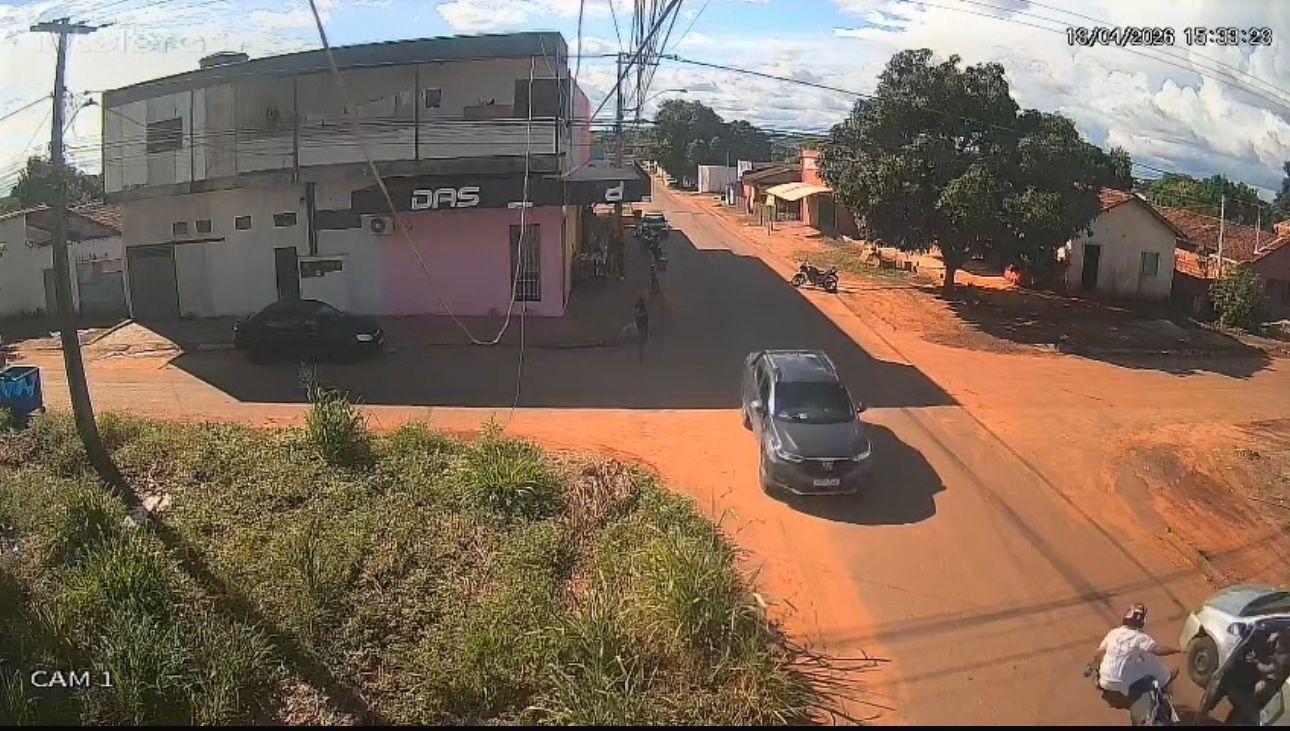 Motociclista morre após bater na porta de carro e ser atropelado por picape em Araguaína. Reprodução: G1