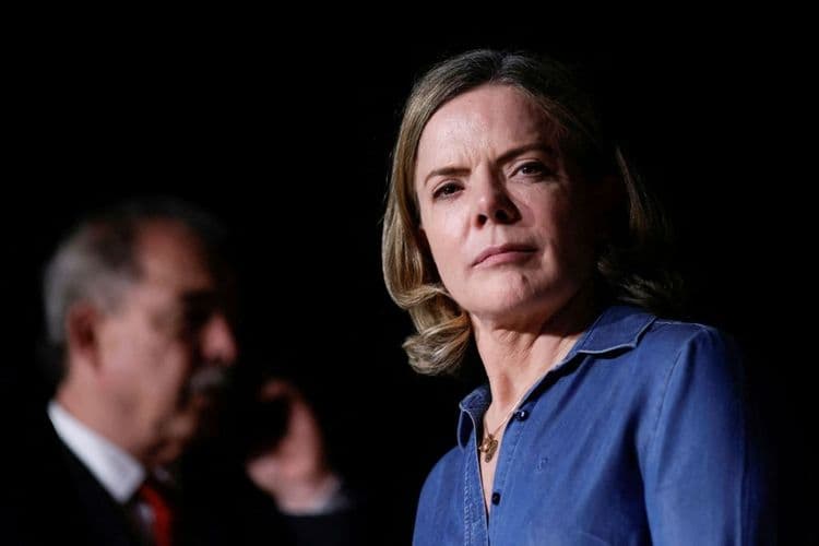 Lula busca apaziguar disputa no PT com Gleisi