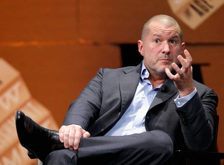 OpenAI adquire a empresa de gadgets de Jony Ive para impulsionar sua distribuição de produtos.; Reprodução: Business Insider