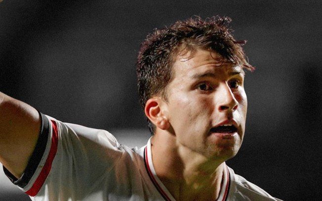 São Paulo vence o Santos por 2 a 0 no Paulistão.. Reprodução: Esporte