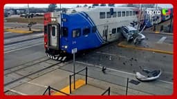 Motorista escapa de acidente em linha férrea nos EUA