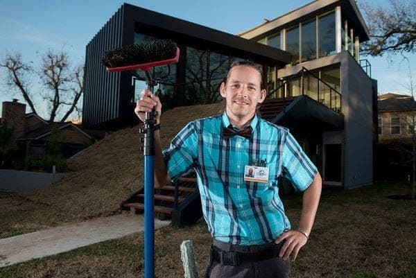 Ray, circa 2014, quando a limpeza de janelas começou a ganhar força. Reprodução: Business Insider