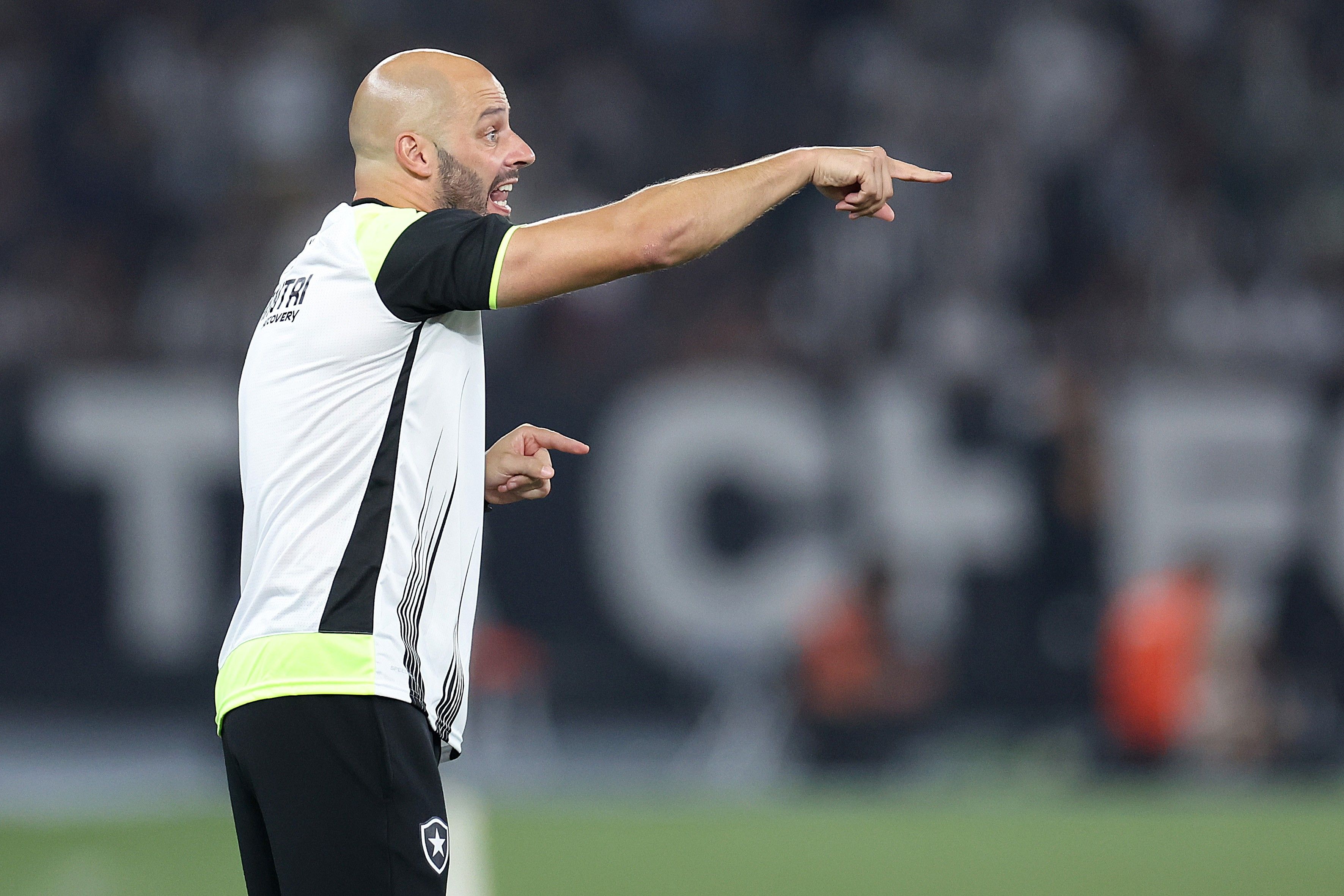 Bastidores: Botafogo busca novo técnico e define três alvos.. Reprodução: Ge