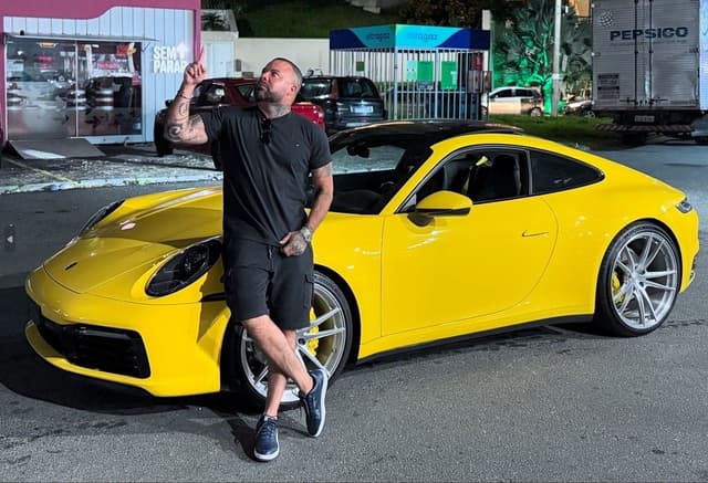 Médico é indiciado por negligência após morte de influenciador durante anestesia para tatuagem. Reprodução: Globo