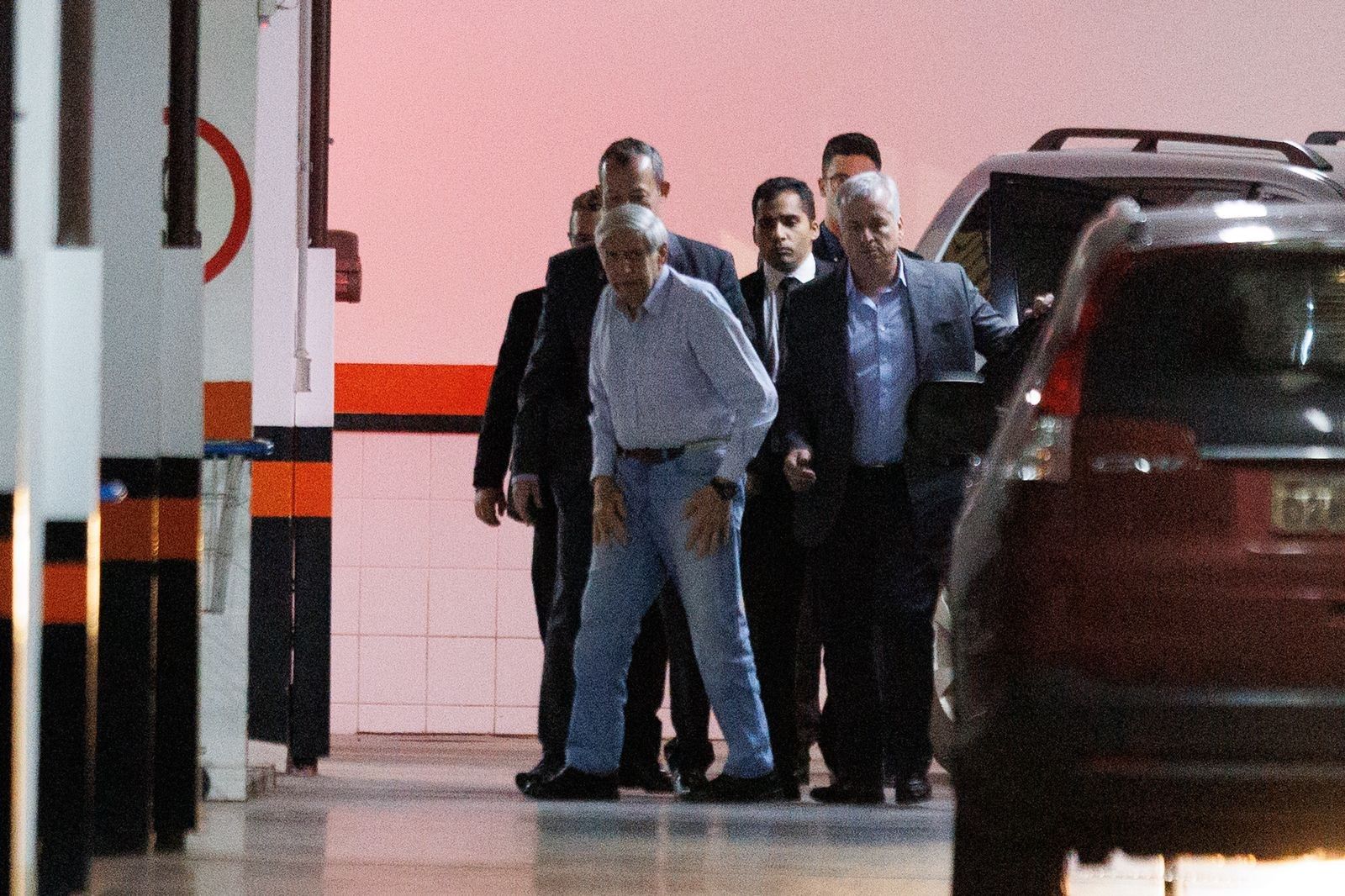 Militares condenados por golpe completam 100 dias de prisão, tema que incluiu tradução e TV a cabo.. Reprodução: Oglobo