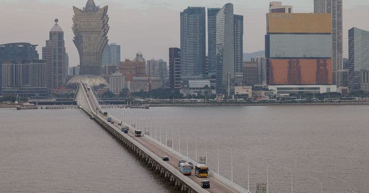 Líder de Macau alerta sobre risco de déficit orçamentário devido à queda nas receitas de jogos. Reprodução: Reuters