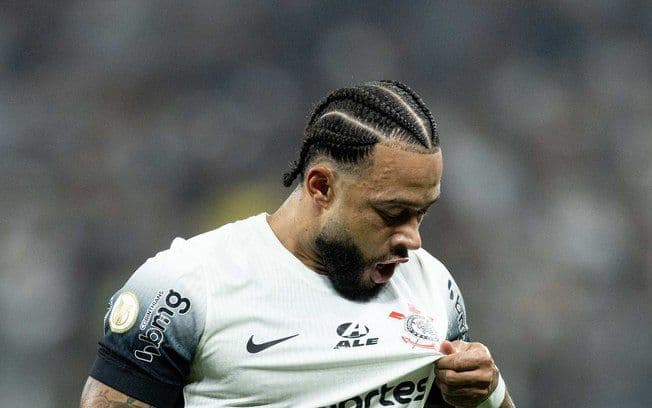 Memphis Depay enfrenta tensão no Corinthians após cobranças e ausência em treino. Legenda da imagem. Reprodução: As