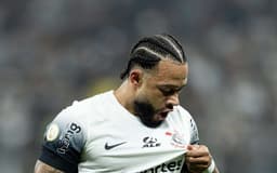Memphis Depay enfrenta tensão no Corinthians após cobranças e ausência em treino. Legenda da imagem. Reprodução: As