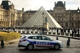 França prende suspeito de ser o quarto integrante do grupo que roubou o Louvre.. Reprodução: El País