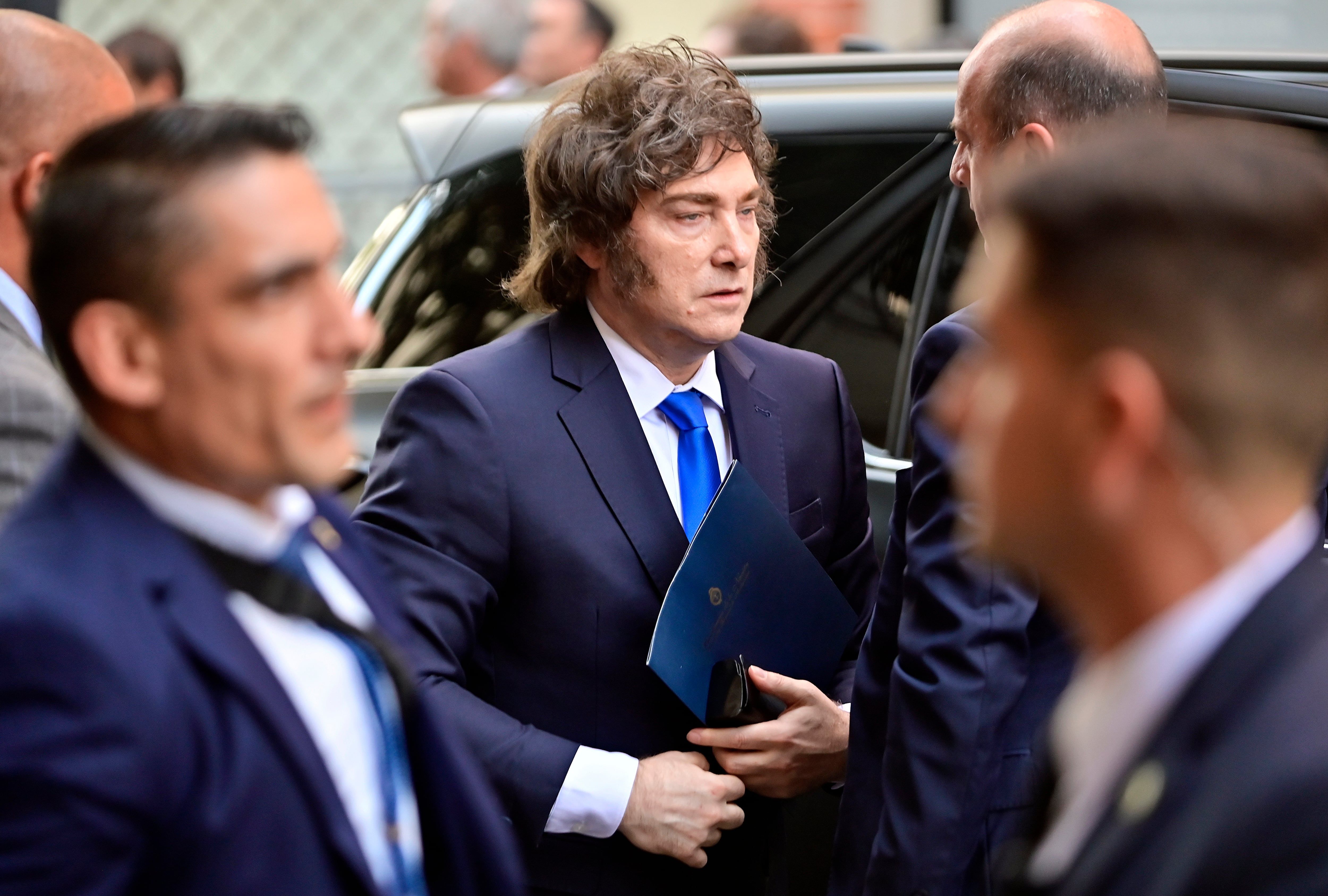 Milei cria escritório especial para desmascarar mentiras e operações da mídia.. Reprodução: Elpais