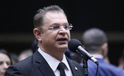 Líder do PL se reúne com Centrão sobre anistia