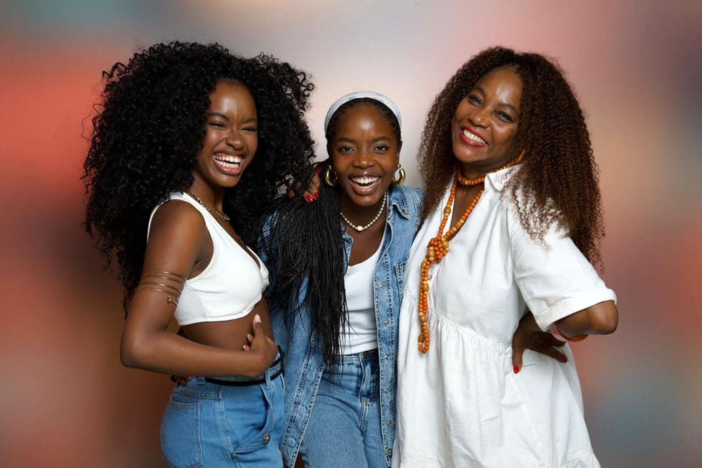 Atores Clara Moneke, Cyda Moreno e Vilma Melo se preparam para a estreia da nova novela. Reprodução: Globo