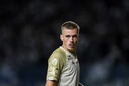 Maxime destaca amizade com Payet no Vasco e amor pelo futebol