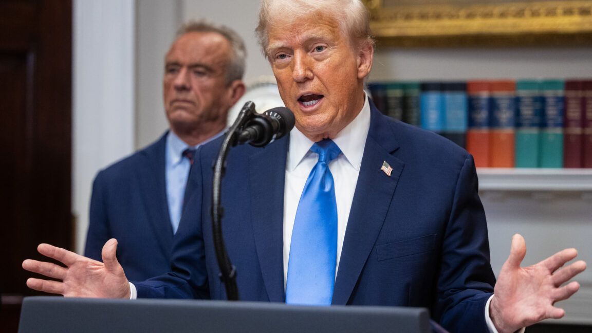 Nova ordem de vacinas de Trump é criticada por falta de evidências científicas
