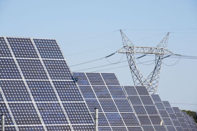 Data Centers Apostas em Energia Solar e Desafios Futuro