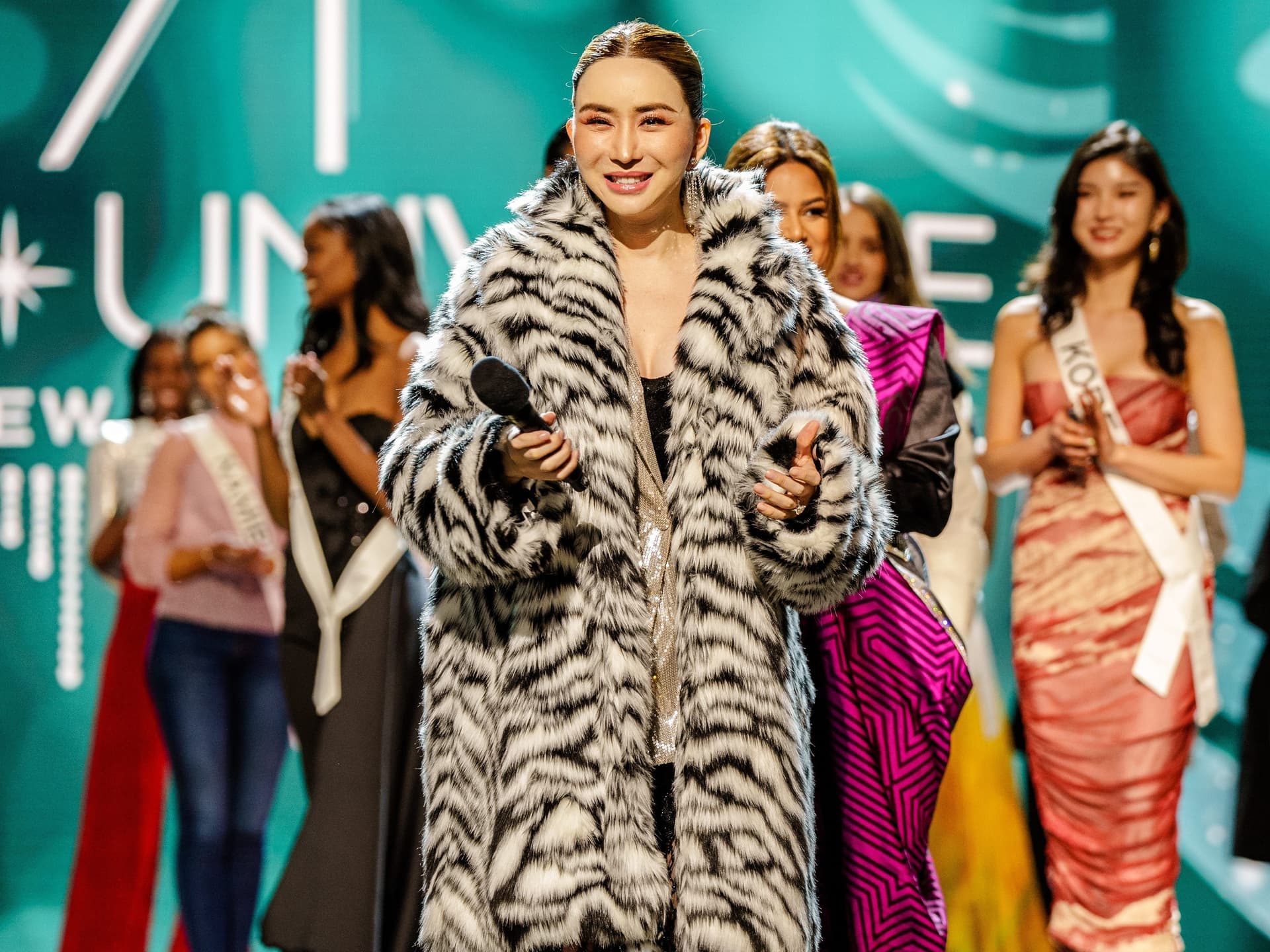 Anne Jakrajutatip deixa a Miss Universe; Mario Búcaro assume a liderança. Reprodução: Retorno do item 11