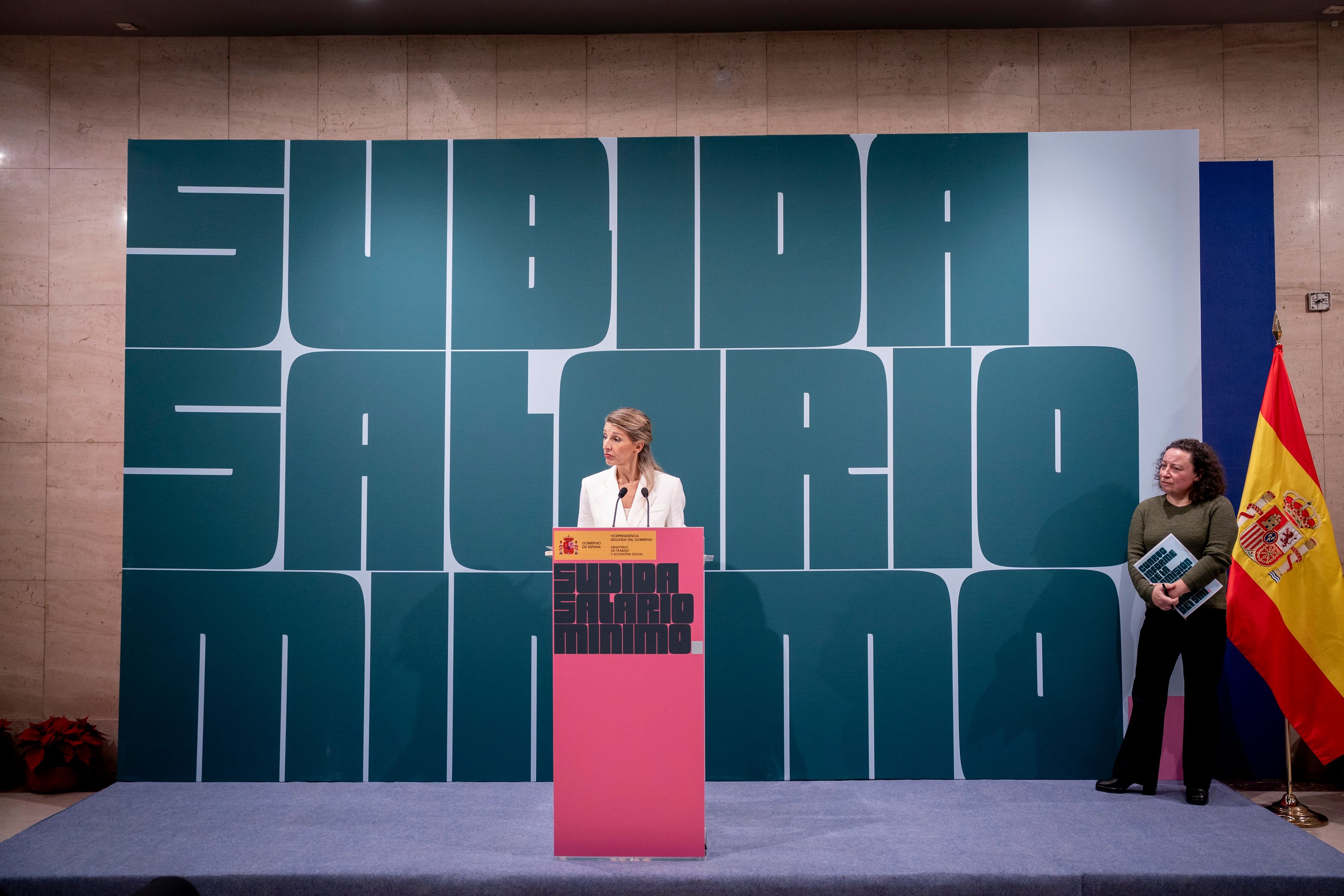 Trabalhadores e sindicatos acordam elevar salário mínimo para 1.221 euros, com rejeição patronal.. Reprodução: Elpais