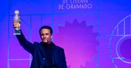 Rodrigo Santoro é homenageado com Kikito de Cristal no Festival de Cinema de Gramado. Reprodução: Veja