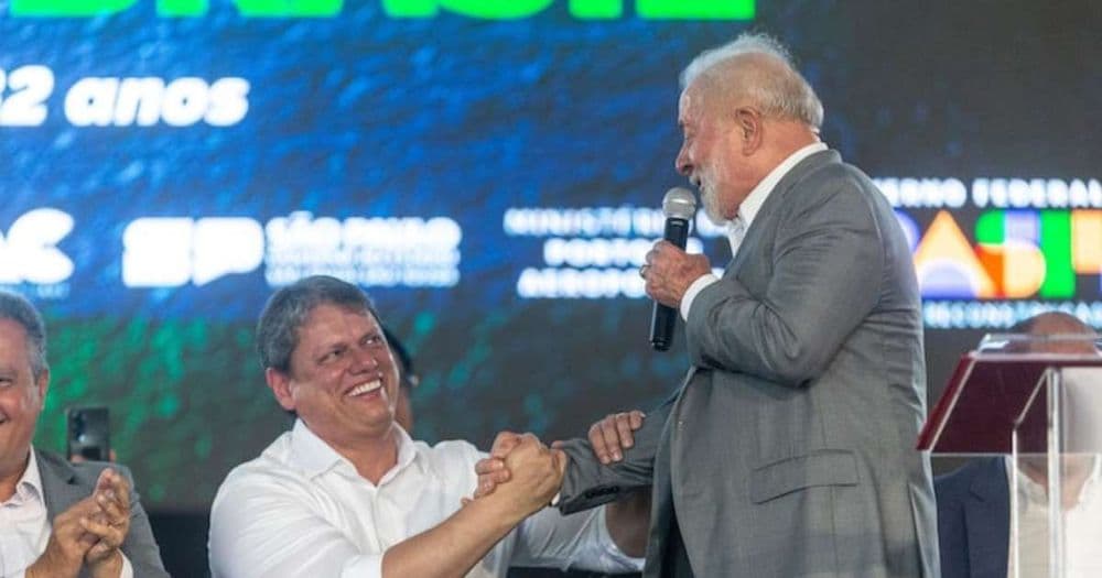 Lula e Tarcísio se unem em evento, governador é vaiado