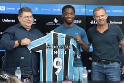 Amuzu fala sobre escolha pelo Grêmio e futebol brasileiro