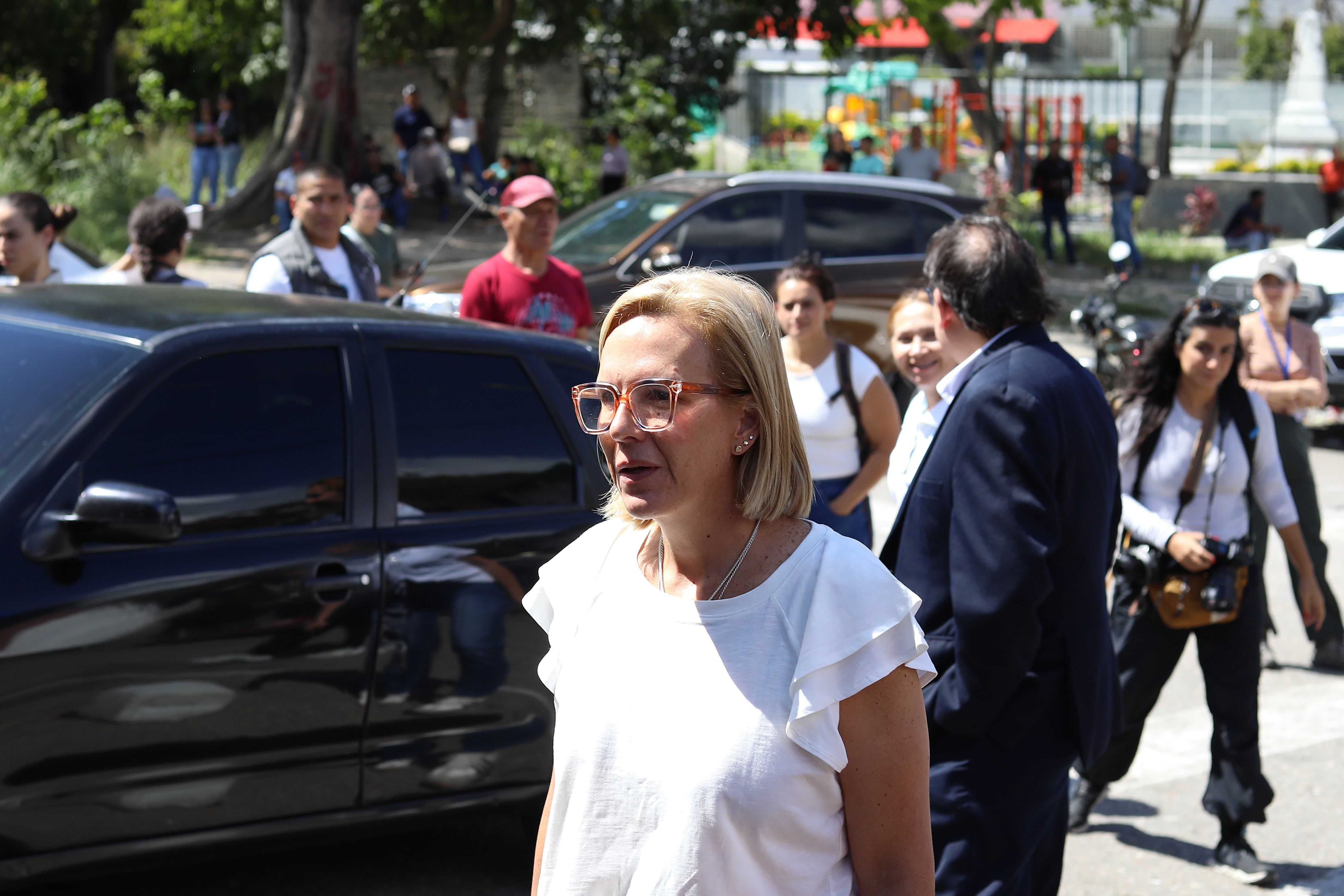 Filha de opositor venezuelano denuncia extorsões em embaixadas para condicionar a liberdade do marido. Reprodução: Elpais