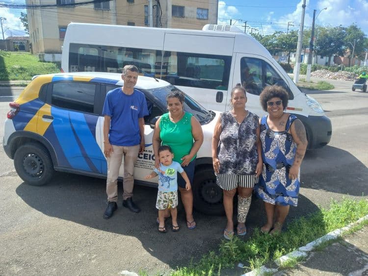 Ativista Arísia Barros destaca a importância da pauta antirracista em encontro com secretário. Reprodução: redação