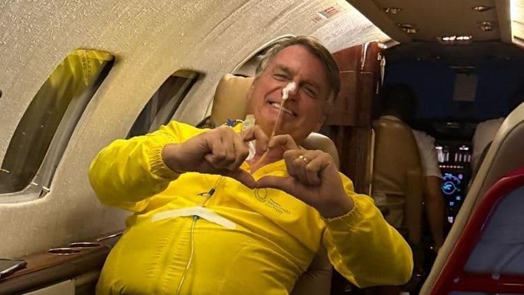 Ex-presidente chega ao Hospital DF Star na noite desta segunda-feira. Reprodução: CNN Brasil