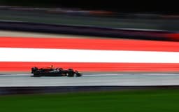 Verstappen conquista sua quarta vitória na emocionante corrida da Red Bull em alta velocidade. Reprodução: Esporte IG