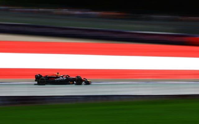 Verstappen conquista sua quarta vitória na emocionante corrida da Red Bull em alta velocidade. Reprodução: Esporte IG
