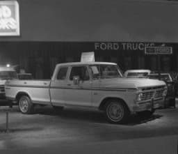 Ford F-150, ícone da Série F, comemora 50 anos desde o lançamento em Detroit (1975). Reprodução: Retorno do item 11