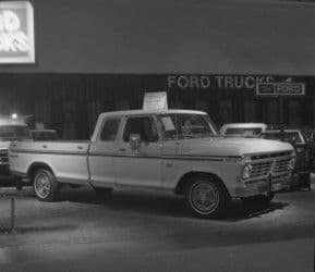 Ford F-150, ícone da Série F, comemora 50 anos desde o lançamento em Detroit (1975). Reprodução: Retorno do item 11