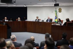 Ministro Cristiano Zanin analisa ofício sobre liberdade profissional. Reprodução: CNN Brasil