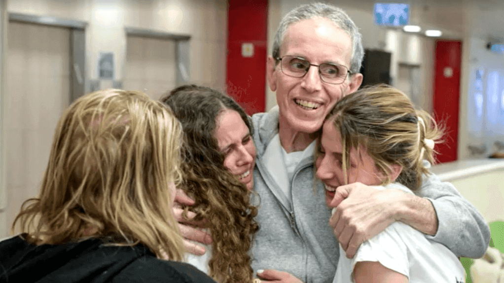 Libertação de reféns pelo Hamas emociona famílias