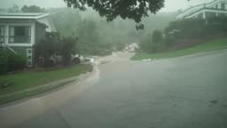 Enchentes na Austrália causam tragédia e desalojam moradores
